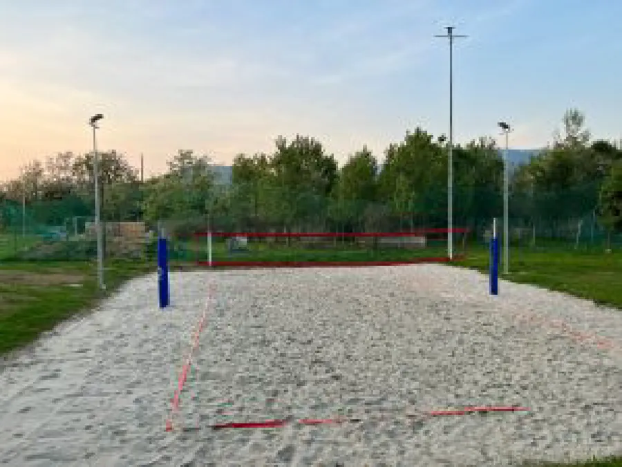 Campo di beach volley in sabbia con illuminazione a Gussago